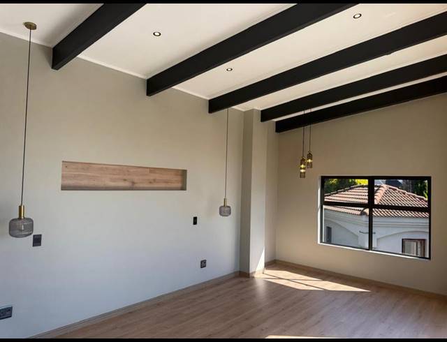 6 BEDROOM HOUSE FOR SALE IN MIDSTREAM ESTATE